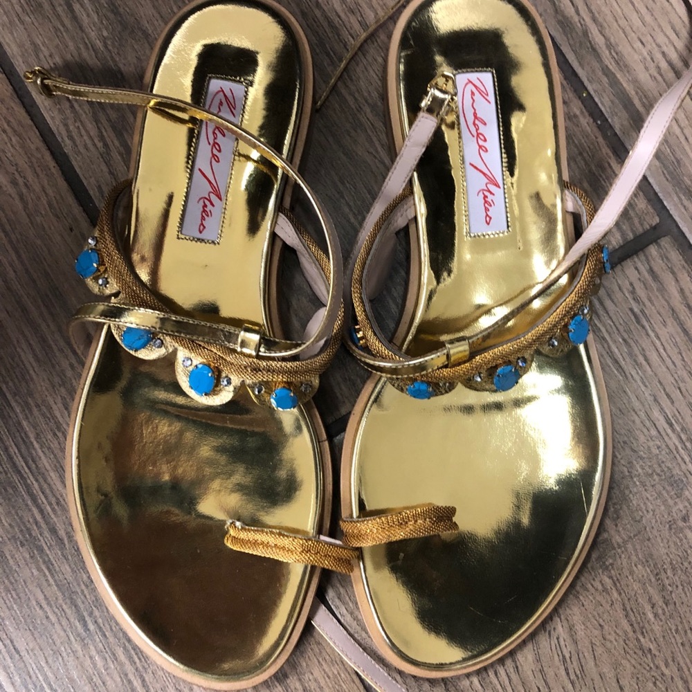 🌻Woman’s high end sandals worn once. Cute (D012)